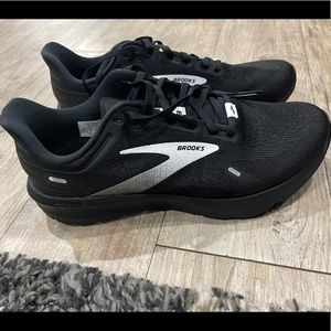 Men’s Brooks Launch 9